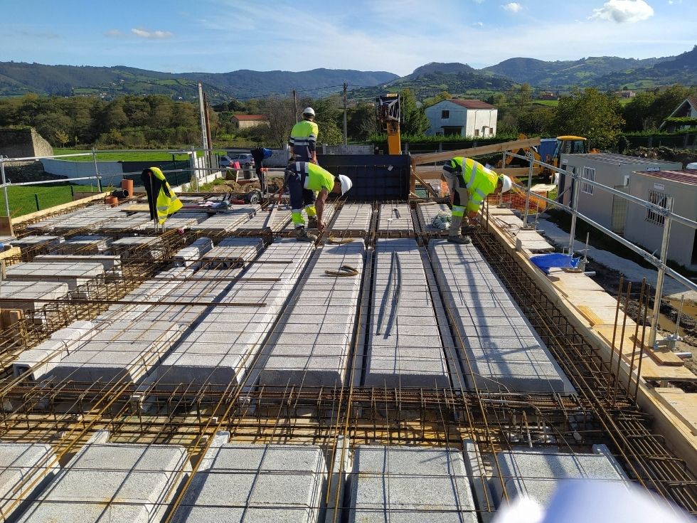 Vivienda-eficiente-Gijon-trabajando