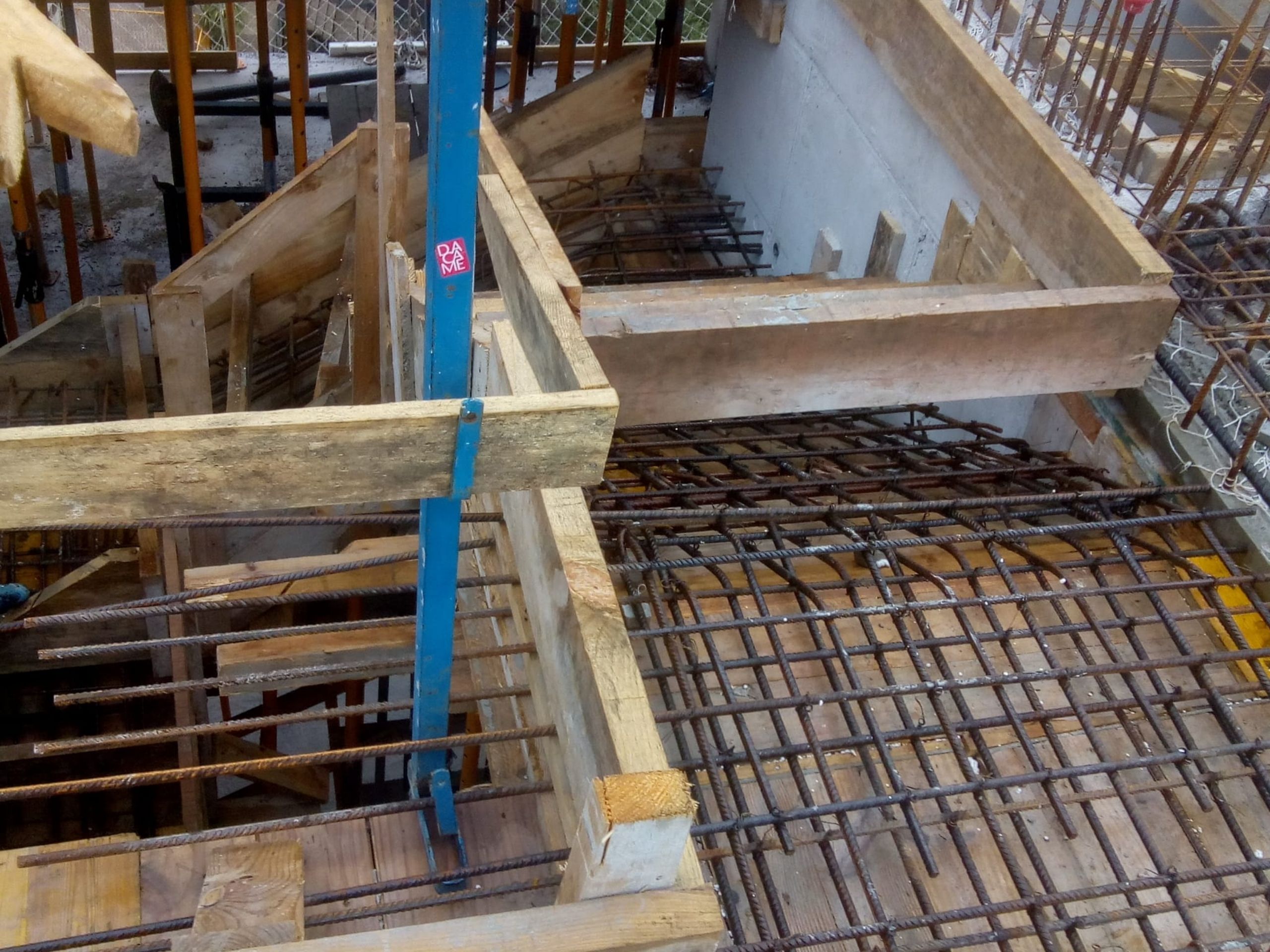 Encofrado-y-armadura-escalera-1